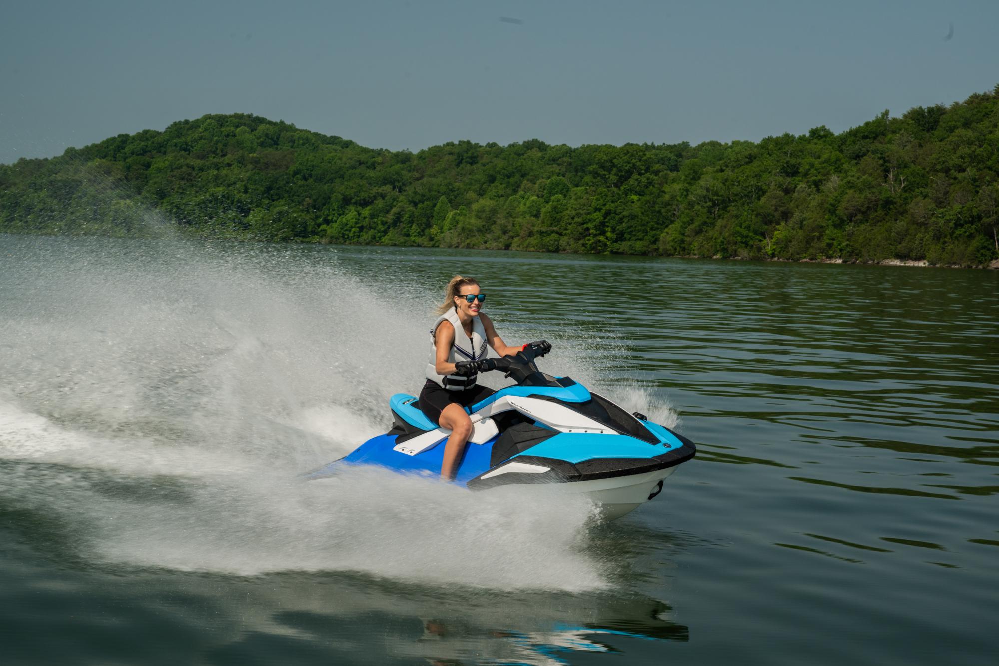 2026-Yamaha-JETBLASTERDLX-EU-Azure_Blue___White-Action-005-03