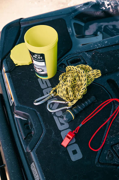 25083jp_VENTURE MARINE SAFETY KIT