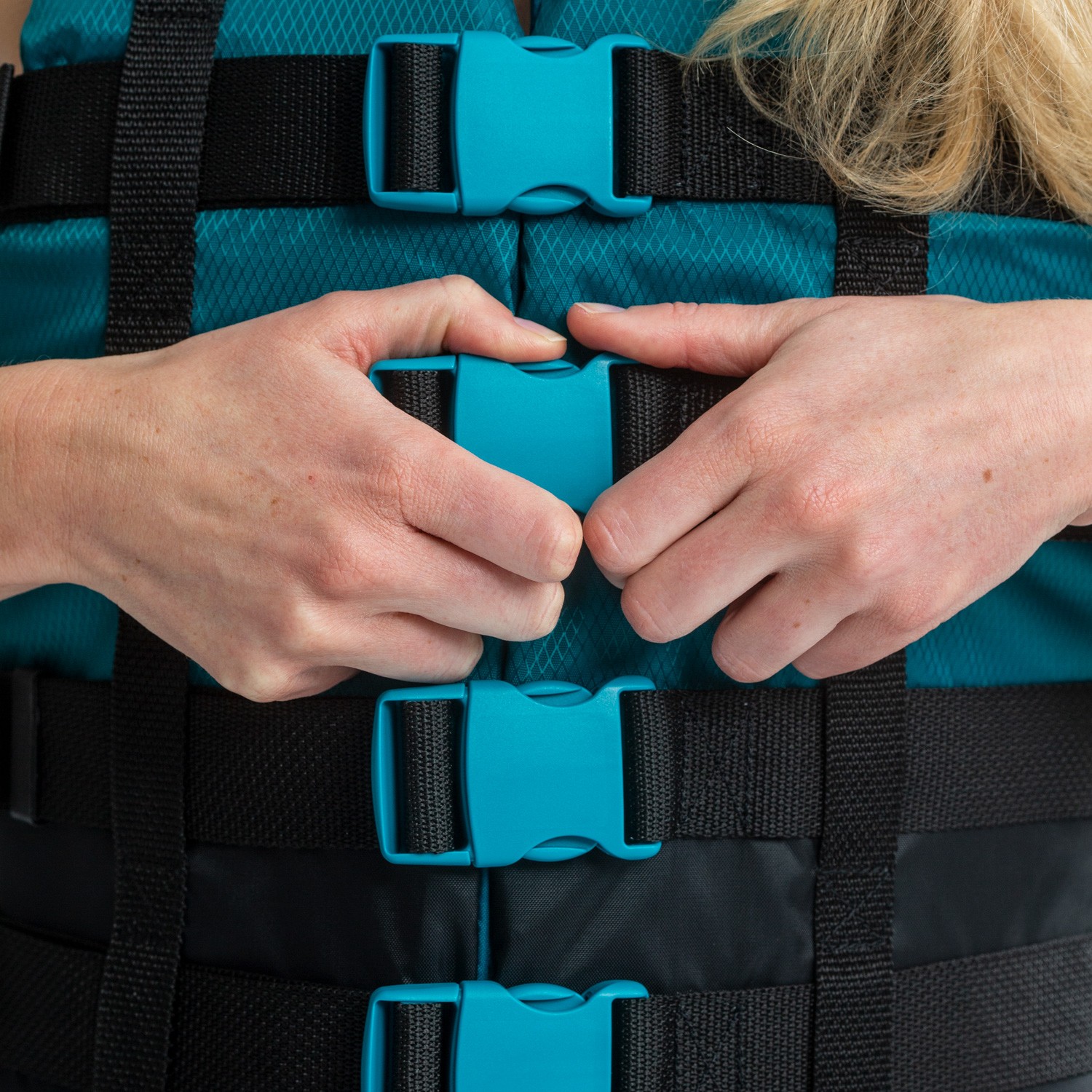 244822002db_4 Buckle Vest