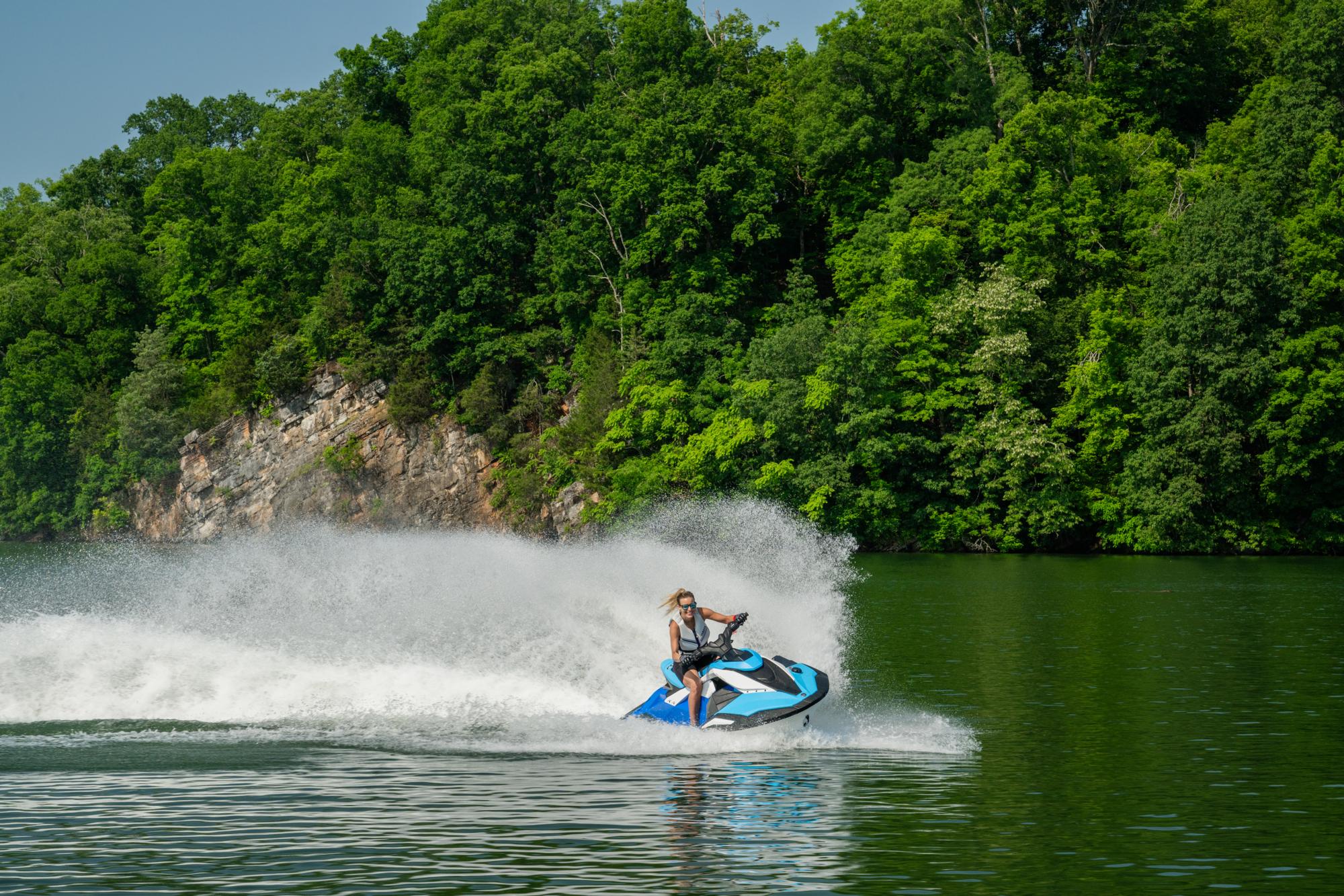 2026-Yamaha-JETBLASTERDLX-EU-Azure_Blue___White-Action-004-03