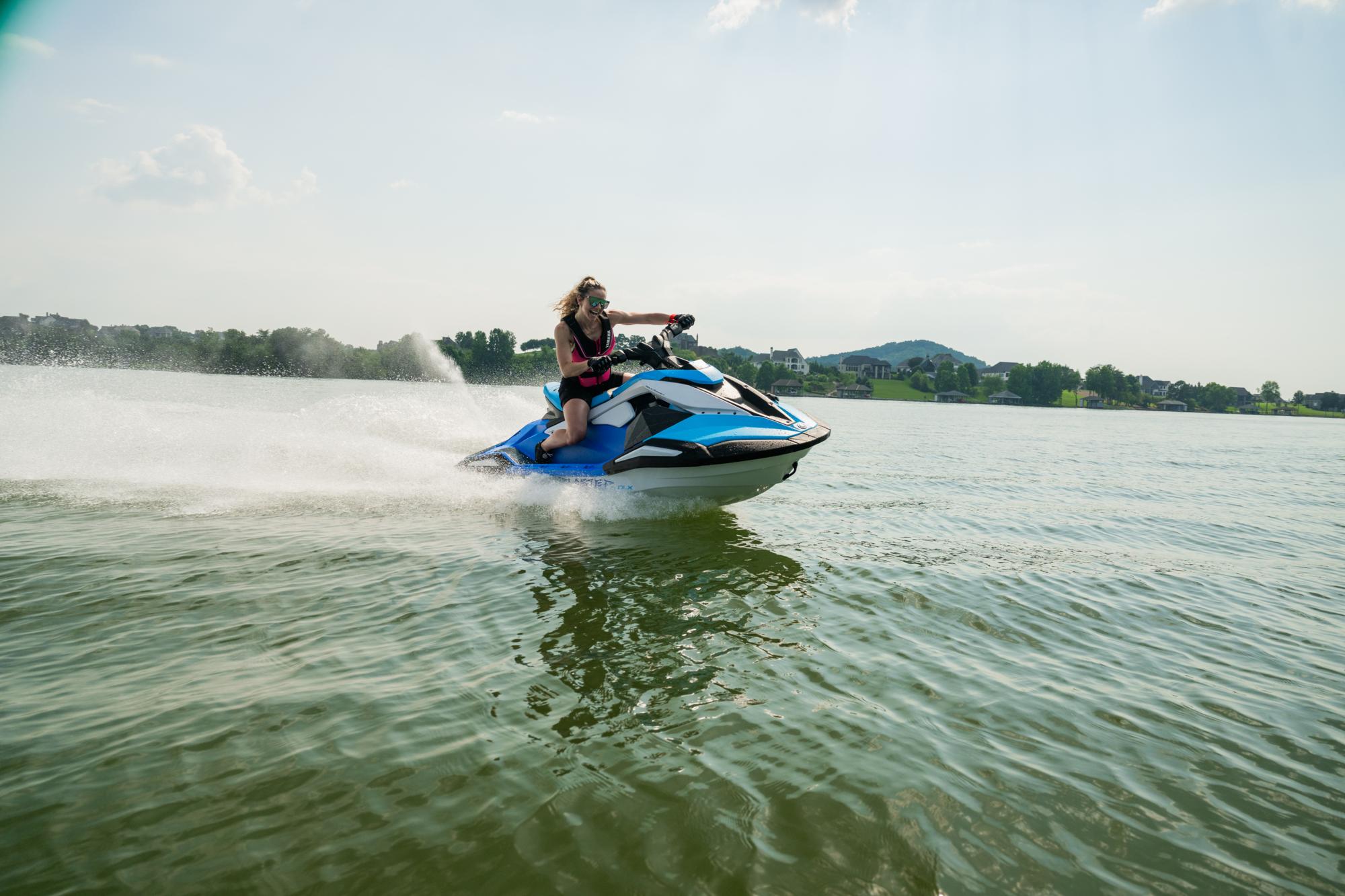 2026-Yamaha-JETBLASTERDLX-EU-Azure_Blue___White-Action-007-03